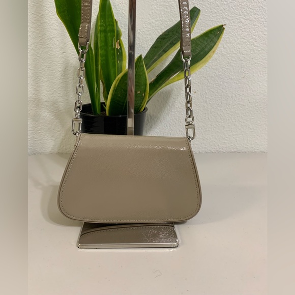 ๐๐ (Like New)TORY BURCH Crossbody Purse - Picture 6 of 13